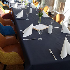 Das Restaurant Rondeau mit eingedecktem Tisch