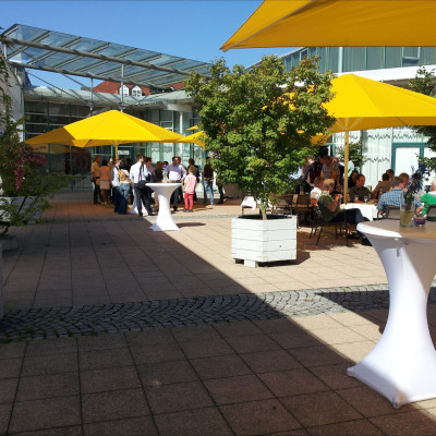 Atrium / Terrasse im Sommer bei einer Veranstaltung